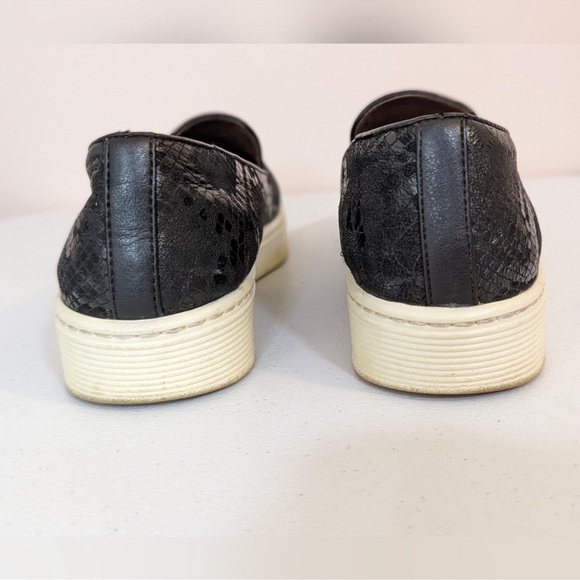 Sofft Women's Somers Leather Snakeskin Print Slip On Sneaker Size 9 Black Loafer - Picture 2 of 8